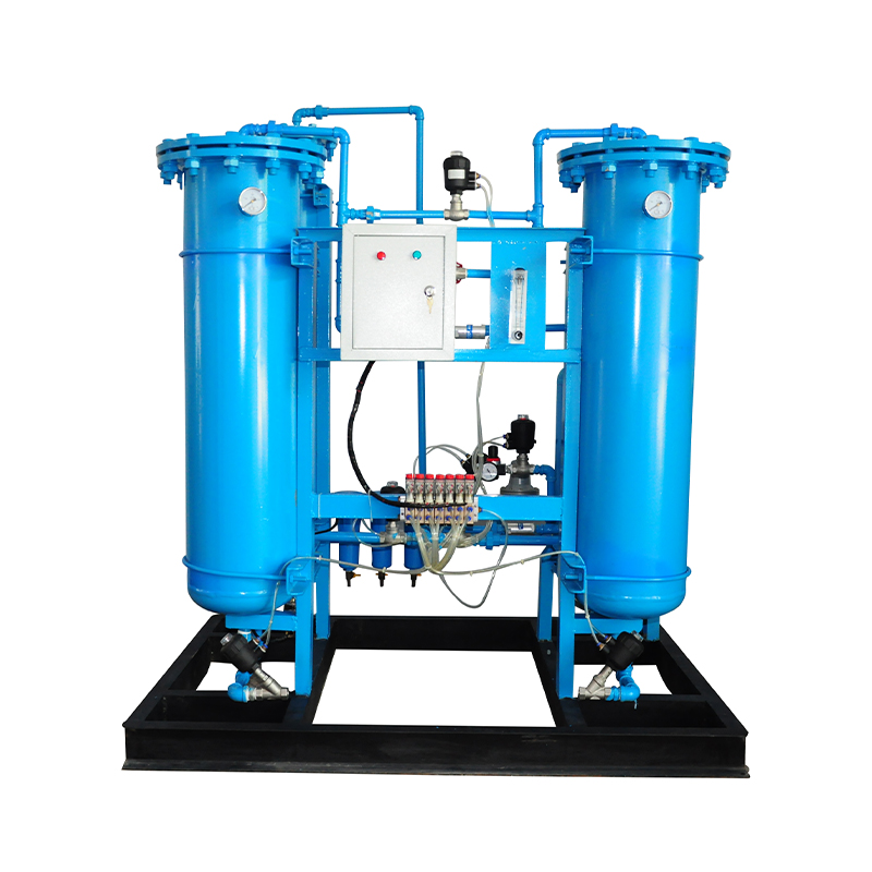 How does the oxygen generator efficiently separate air at room temperature?